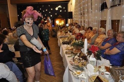 PORĘBA WIELKA. Świątecznie, wzruszająco i wesoło. A na deser stoły pełne pysznego jadła - ZDJĘCIA