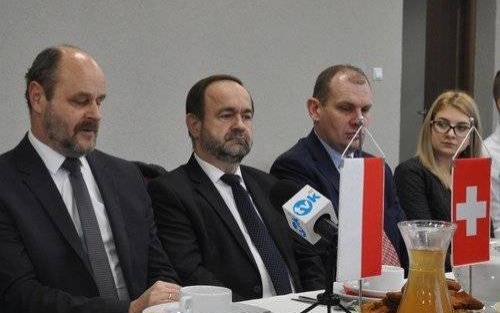 ZATOR. Szwajcarzy dali porządną wędkę, gminy Doliny Karpia wyłowiły skarby - ZDJĘCIA