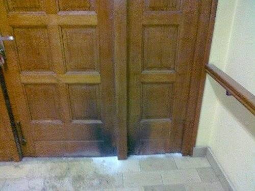 KĘTY. Ogień w magistracie. Niewykluczone, że było to celowe podpalenie - ZDJĘCIA