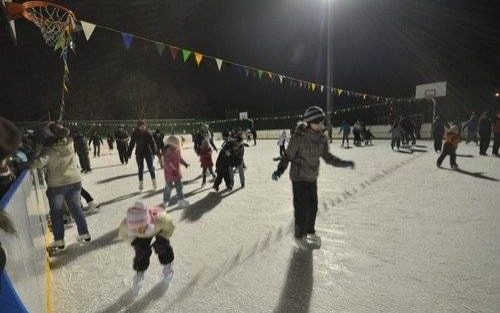 CHEŁMEK - OŚWIĘCIM. Czas się poślizgać. W weekend ruszają lodowiska pod gołym niebem
