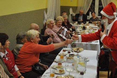 OŚWIĘCIM. Spotkanie opłatkowe seniorów w Monowicach. Jak najwięcej radości, jak najmniej samotności – ZDJĘCIA