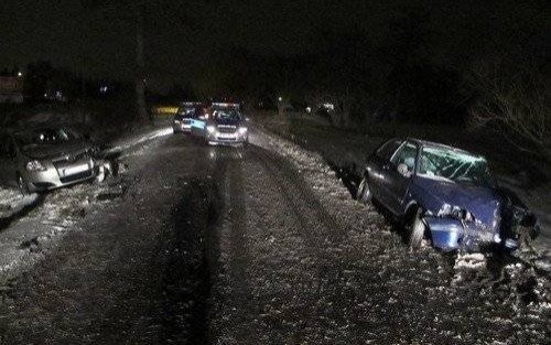 PORĘBA WIELKA. Trudne warunki na drodze i nieszczęście gotowe - ZDJĘCIA