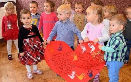OŚWIĘCIM. Maluchy z niespodziankami dla babć i dziadków z Dziennego Domu Pomocy - ZDJĘCIA