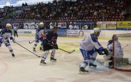 HOKEJ NA LODZIE. Unia powiększa przewagę nad wiceliderem grupy słabszej