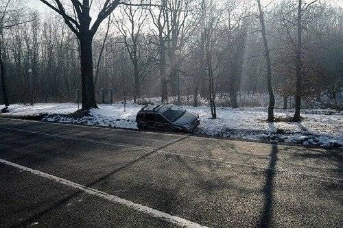 BULOWICE. Stracił panowanie nad samochodem i dachował. Poszkodowana 65-letnia kobieta