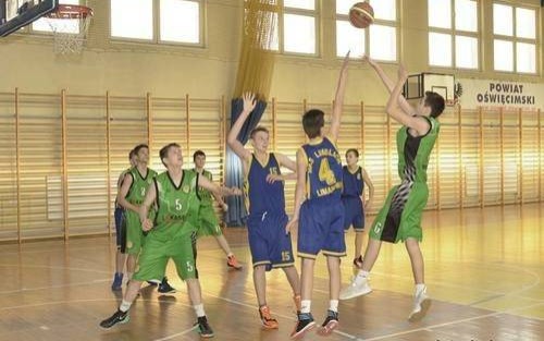 KOSZYKÓWKA. Oświęcimskie "Niedźwiadki" rozszarpały górali z Limanowej