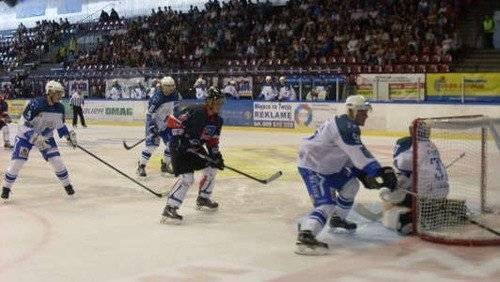 HOKEJ NA LODZIE. W Oświęcimiu już bez stawki