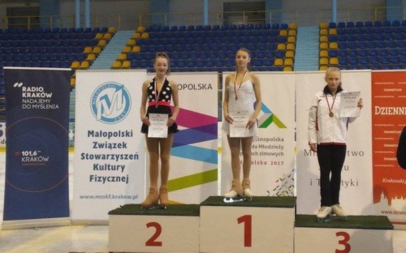 ŁYŻWIARSTWO FIGUROWE. Magdalena Zawadzka w srebrnym kolorze