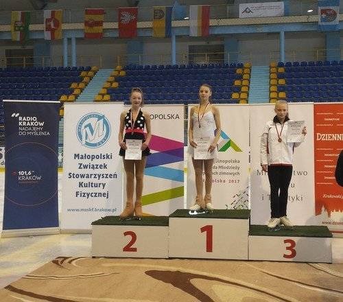 ŁYŻWIARSTWO FIGUROWE. Magdalena Zawadzka w srebrnym kolorze