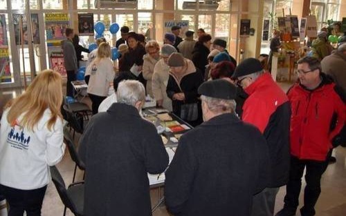OŚWIĘCIM. Kilkudziesięciu wystawców, setki odwiedzających. I Oświęcimskie Targi Seniora już za nami - ZDJĘCIA