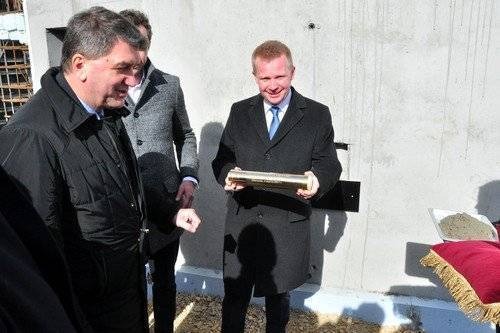 OŚWIĘCIM. Hampton by Hilton przyjmie gości w połowie 2018 r. Dziś wmurowano kamień węgielny