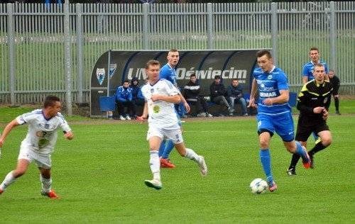 PIŁKA NOŻNA. Futbolowa sobota na boiskach trzeciej, czwartej i piątej ligi. Sprawdź wyniki!