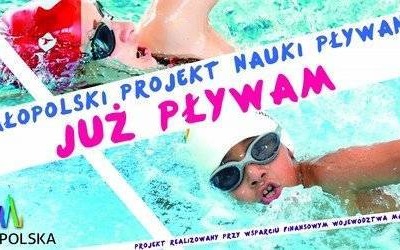 CHEŁMEK. Najmłodsi nauczą się pływać. Trwa program „Już pływam”