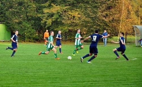 PIŁKA NOŻNA. Komplet sobotnio-niedzielnych wyników w V lidze, oświęcimskiej A i B klasie. Zatorzanka nie zwalnia tempa