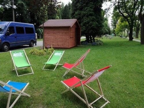 OŚWIĘCIM. Odpoczniesz i przeczytasz książkę w strefie wypoczynku na oświęcimskich bulwarach