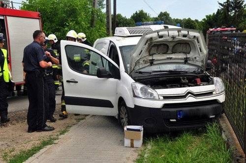 BRZESZCZE. Uderzyła samochodem w ogrodzenie