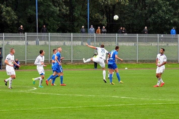PIŁKA NOŻNA. Sporo kadrowych zmian w biało-niebieskiej ekipie