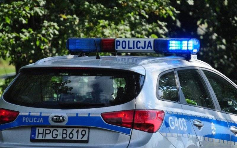 ŁĘKI-OŚWIĘCIM. Policjanci zawieźli trzylatkę z ojcem do szpitala