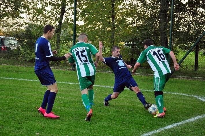 PIŁKA NOŻNA. Beniaminkowie rozpoczną sezon na swoich stadionach