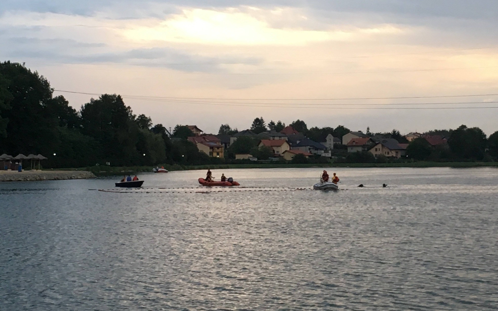 OSIEK. Trwają poszukiwania mężczyzny, który wpadł do wody