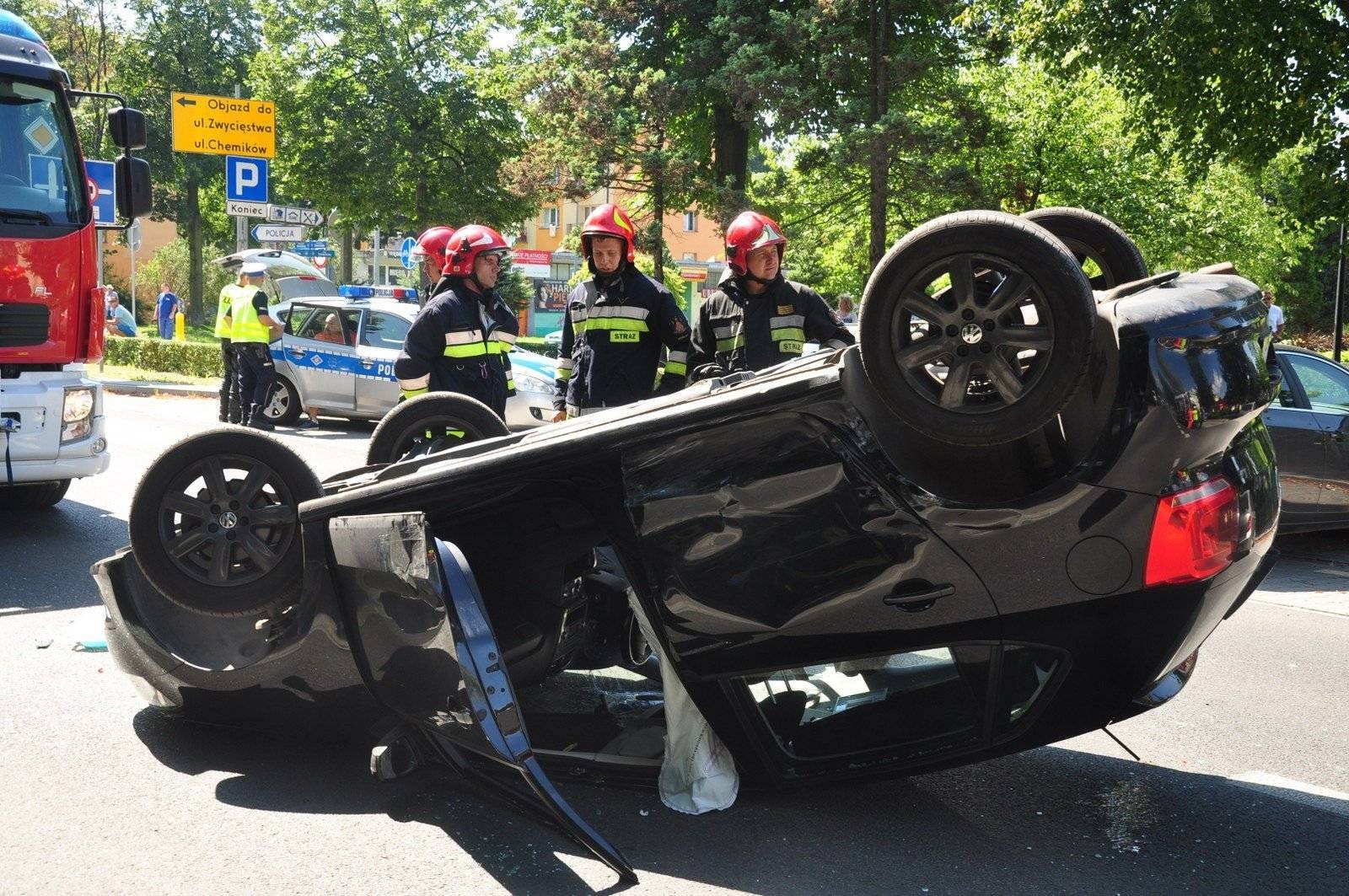 OŚWIĘCIM. Zdarzenie dwóch samochodów. Volkswagen dachował