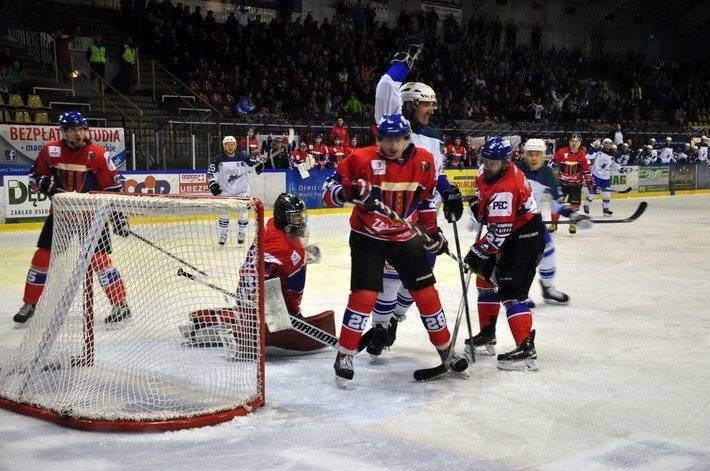 HOKEJ NA LODZIE. Zdobyć pierwsze punkty
