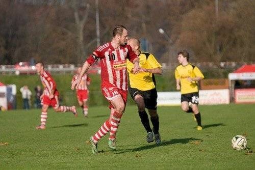 PIŁKA NOŻNA. Solarze zatrzymują w Rzeszowie niepokonanego lidera!