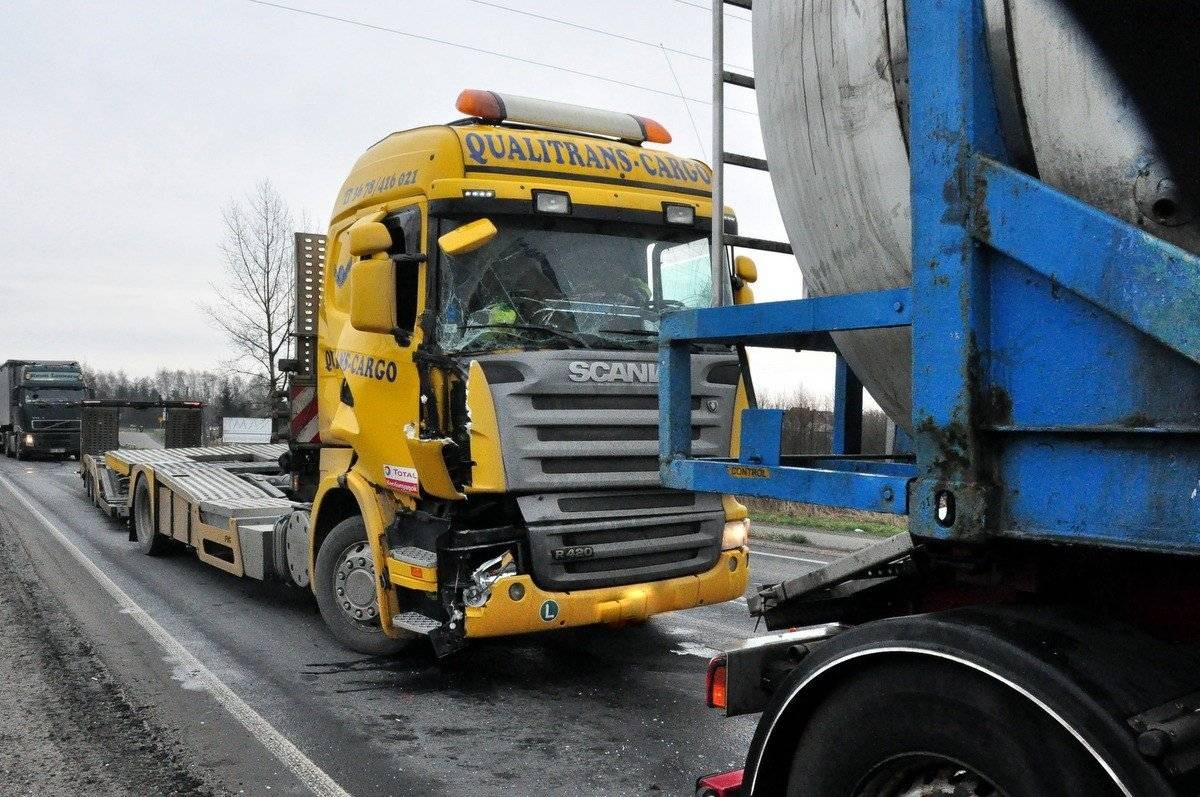 ZABORZE. Kierowca z Węgier najechał na tył ciężarówki