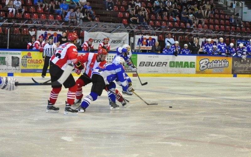 HOKEJ NA LODZIE. Przyjdź na mecz i pomóż 7-letniemu Tymkowi!
