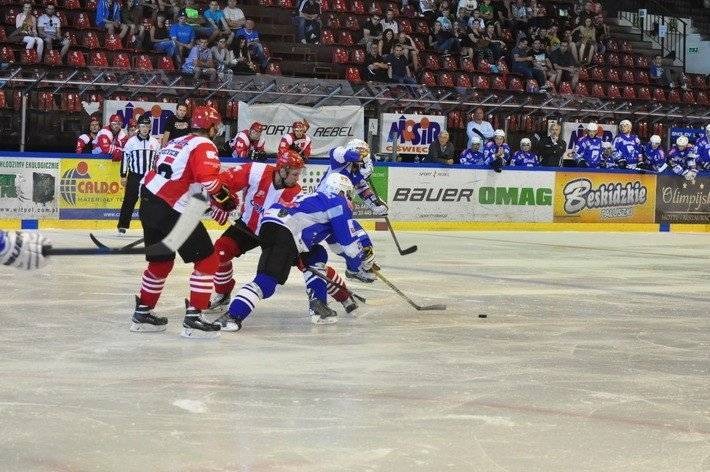 HOKEJ NA LODZIE. Przyjdź na mecz i pomóż 7-letniemu Tymkowi!