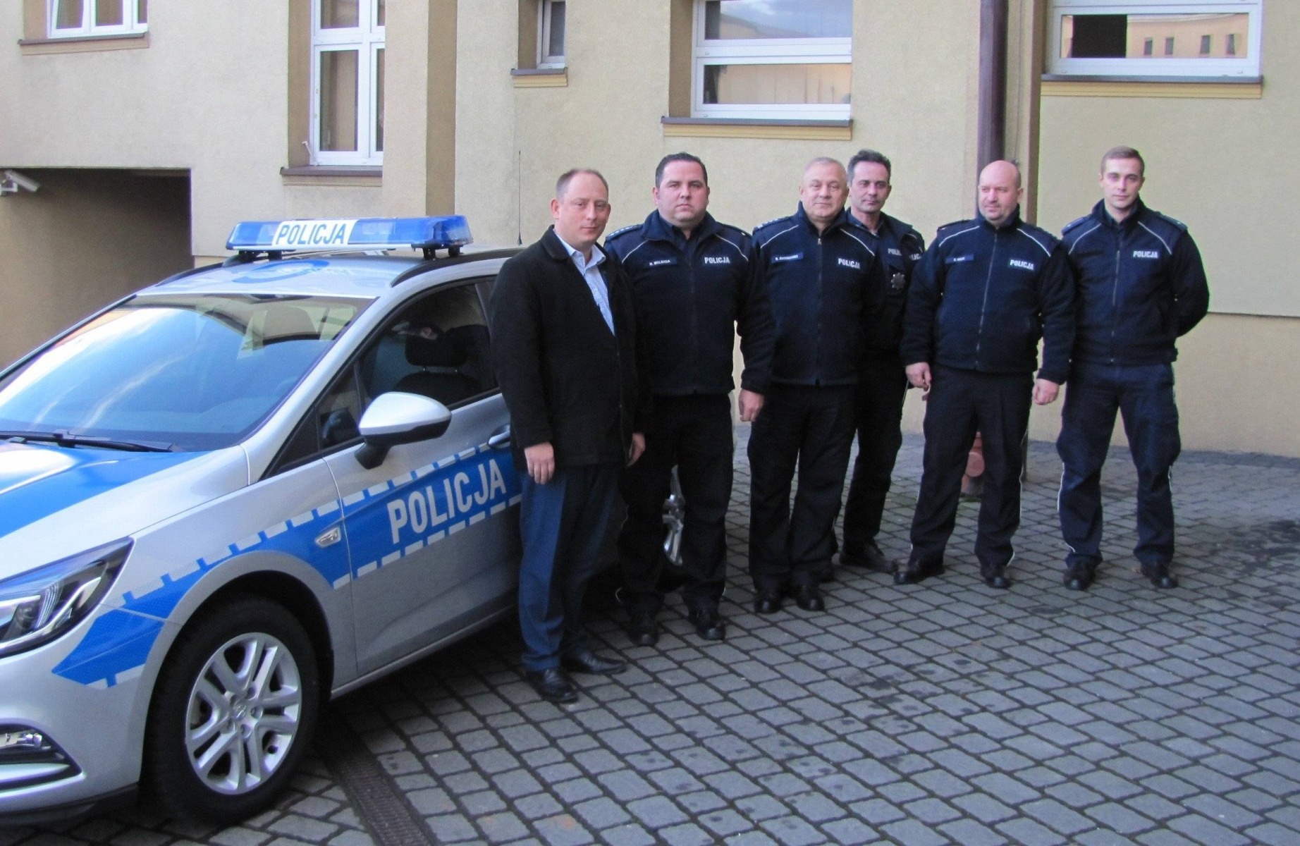 KĘTY. Nowy radiowóz w rękach kęckich policjantów