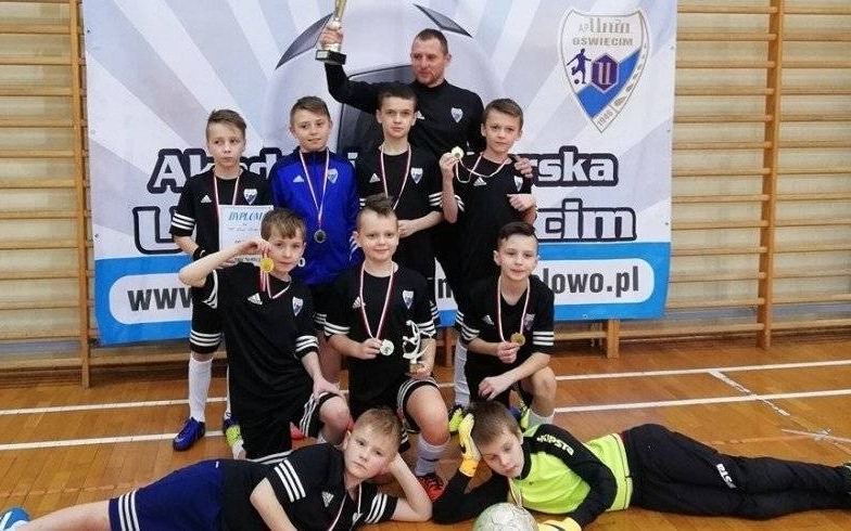 HALOWY FUTBOL. Unia najlepsza w grupie orlików