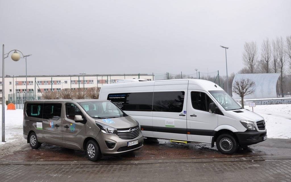 POWIAT. Dwa nowe pojazdy dla niepełnosprawnych, a ceramiczne busiki dla darczyńców
