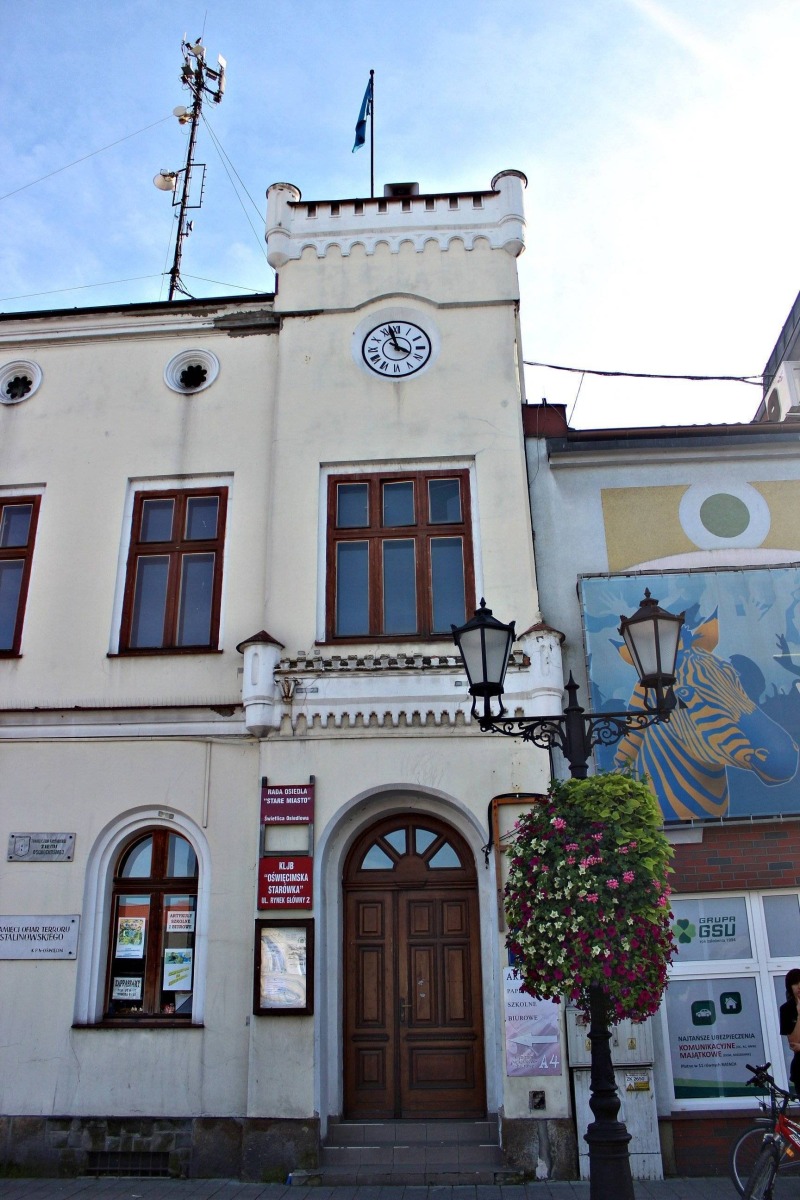 OŚWIĘCIM. Pamiątkowa tablica nie wróciła na swoje miejsce po remoncie starego ratusza