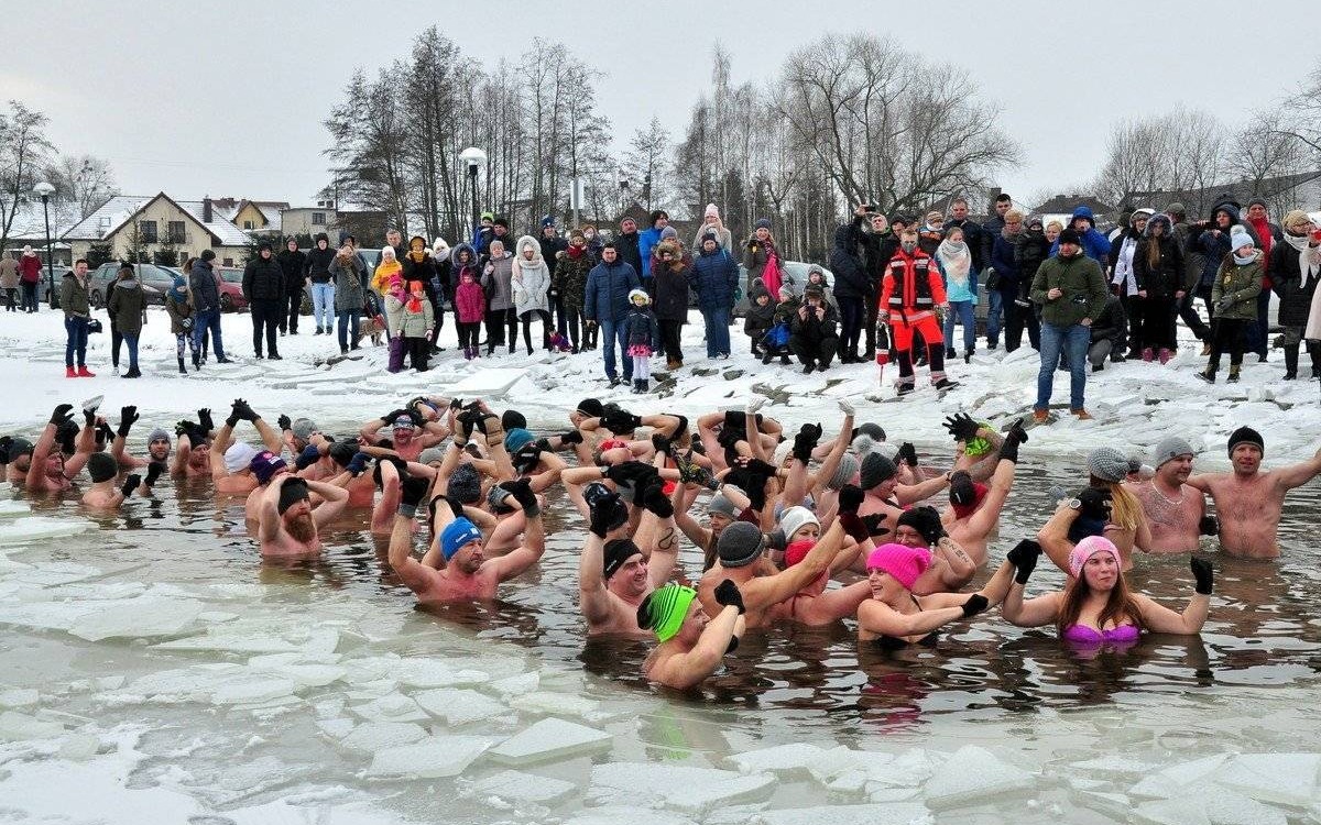 OSIEK. Ponad 100 osób morsowało z Dorianem. Pogoda dopisała