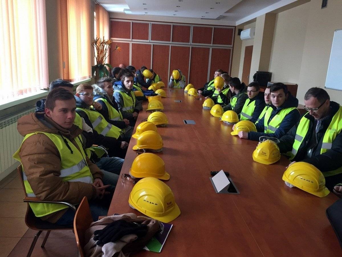 KĘTY. Uczniowie "Kopernika" zwiedzili Grupę Kęty S.A.