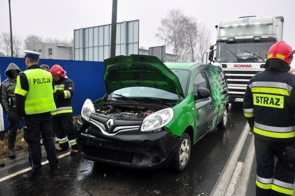 OŚWIĘCIM. Dwie ciężarówki i jedna osobówka zderzyły się na krajówce