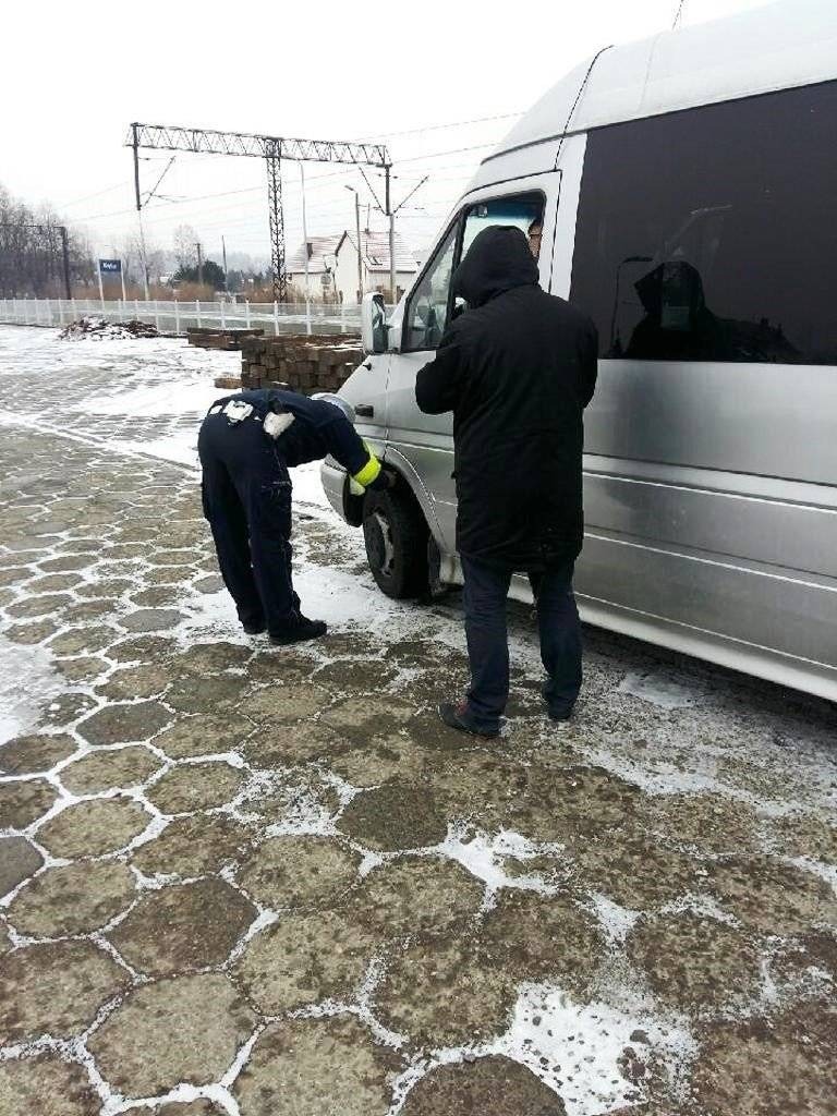 POWIAT. Usterka układu hamulcowego, łyse opony i niesprawny klakson. Efekty akcji "Gimbus"