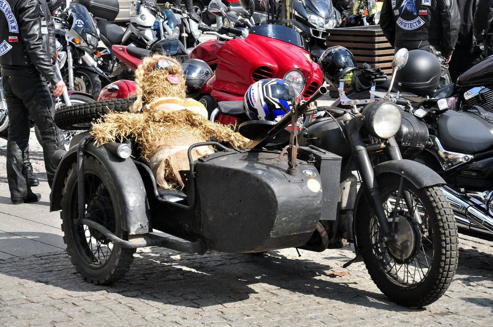 OŚWIĘCIM-BIELANY. Ponad stu motocyklistów topiąc Marzannę pożegnali zimę