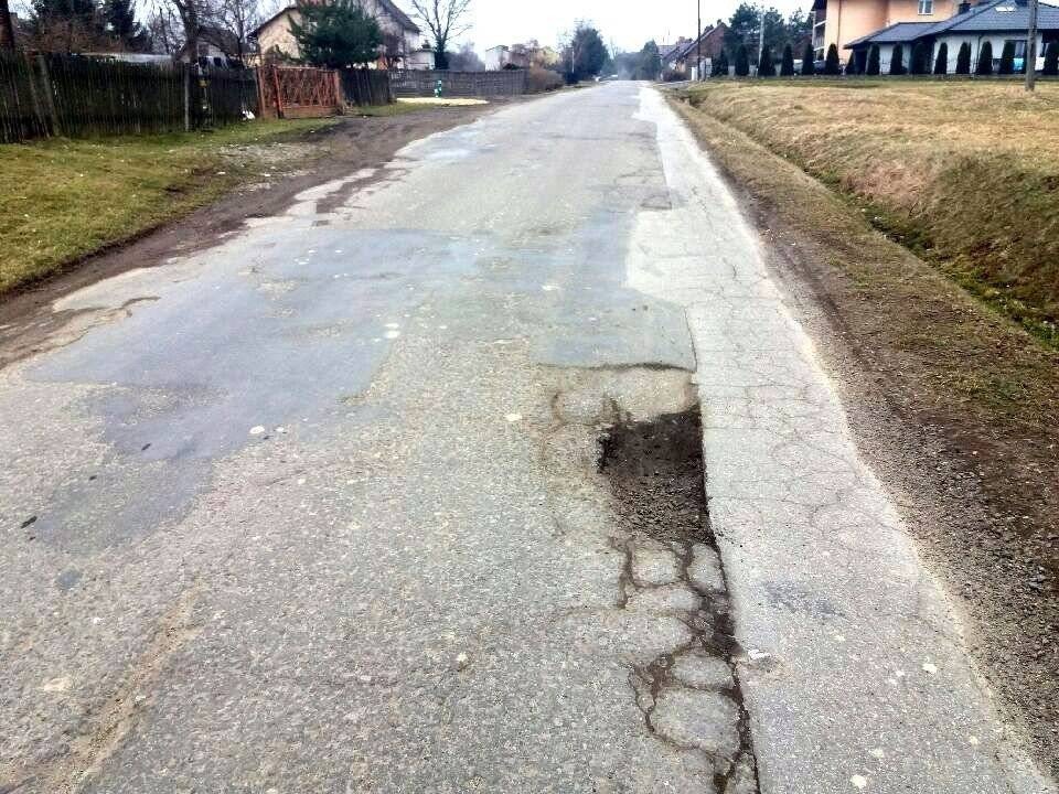 GMINA ZATOR. Najgorsza droga w powiecie. Mieszkańcy czekają na pomoc starosty