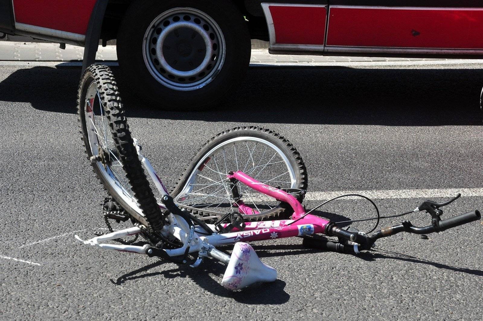 OŚWIĘCIM-KRAKÓW. Potrącona przez samochód dostawczy 9-latka odzyskuje siły