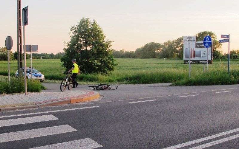 ZABORZE. Opłakane skutki zderzenia rowerzystów. 67-latka z obrażeniami głowy