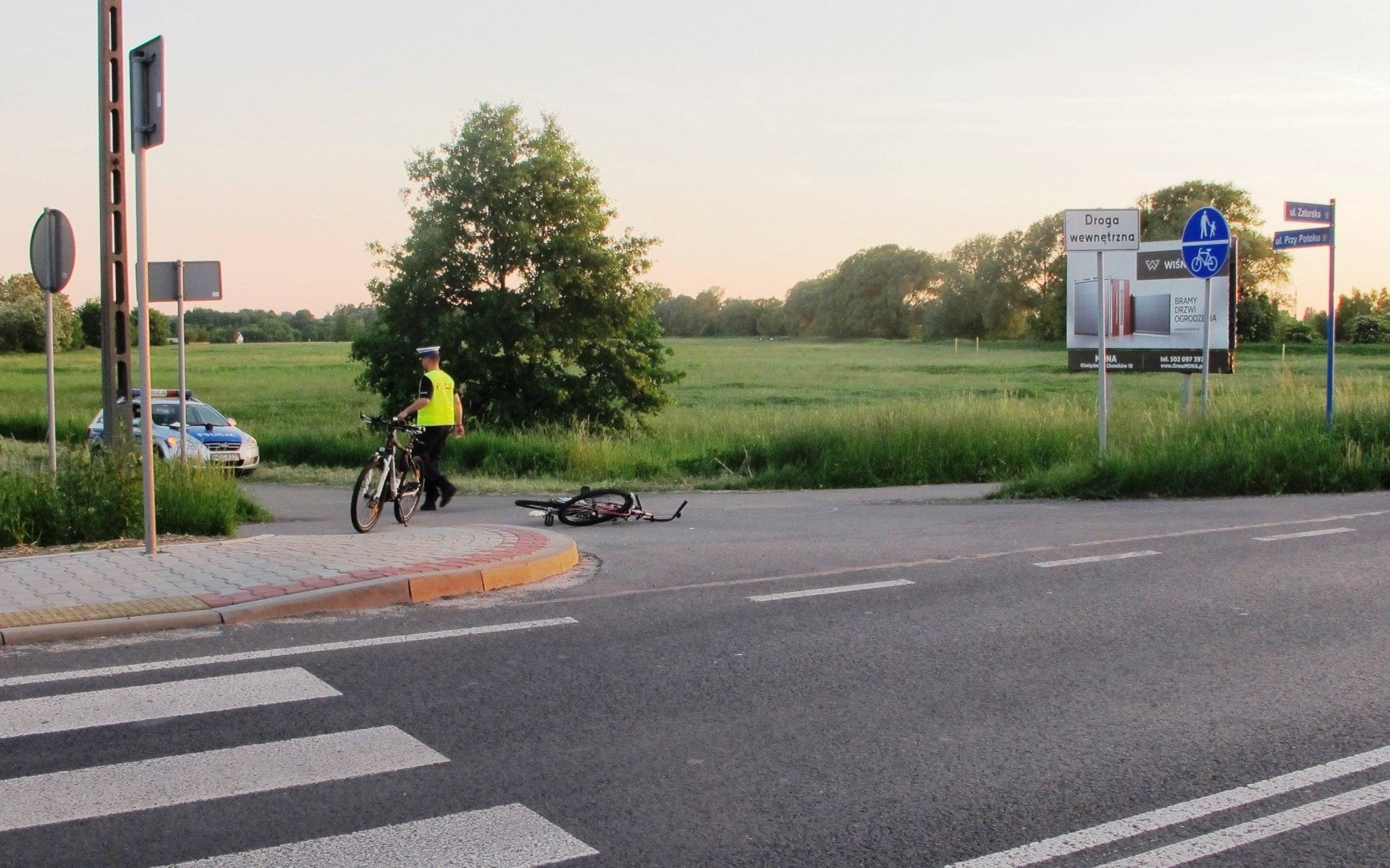 ZABORZE. Opłakane skutki zderzenia rowerzystów. 67-latka z obrażeniami głowy