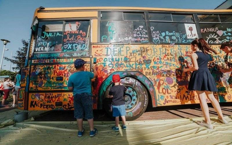 OŚWIĘCIM. Pomalowali stary autobus. Całkiem legalnie