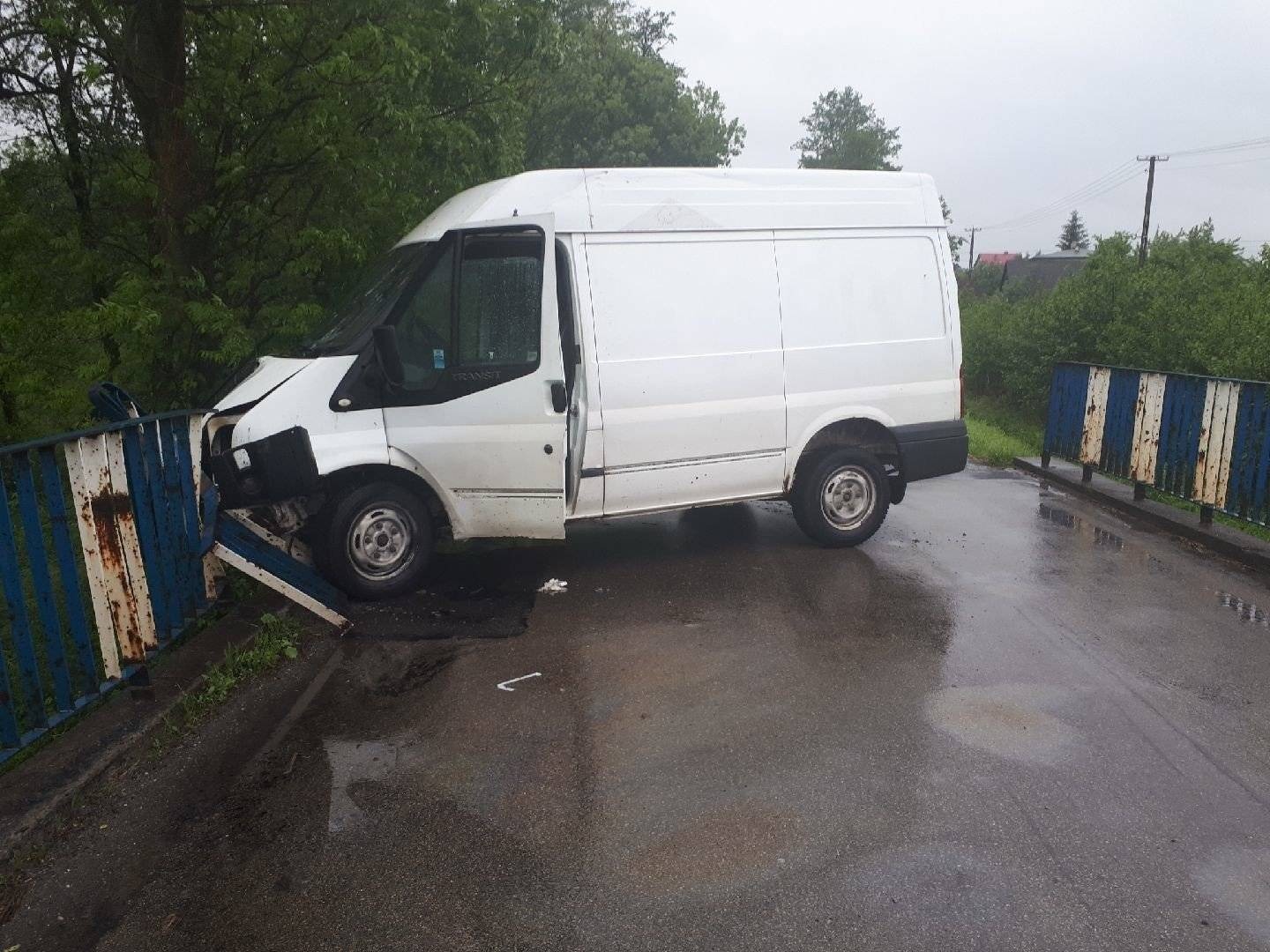 POWIAT. Deszcz, śliska droga i trzy kolizje w ciągu kilku godzin