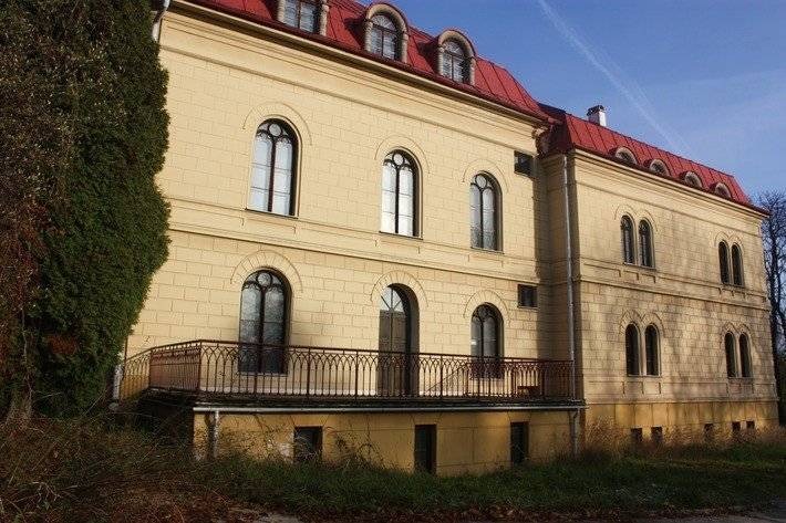 GROJEC. Pałac za ponad 5 mln zł. Ktoś chętny?