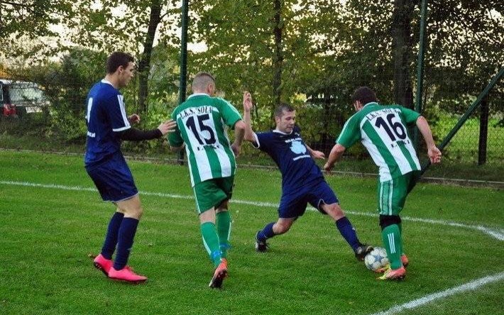 PIŁKA NOŻNA. W Rajsku mogą mrozić szampany...