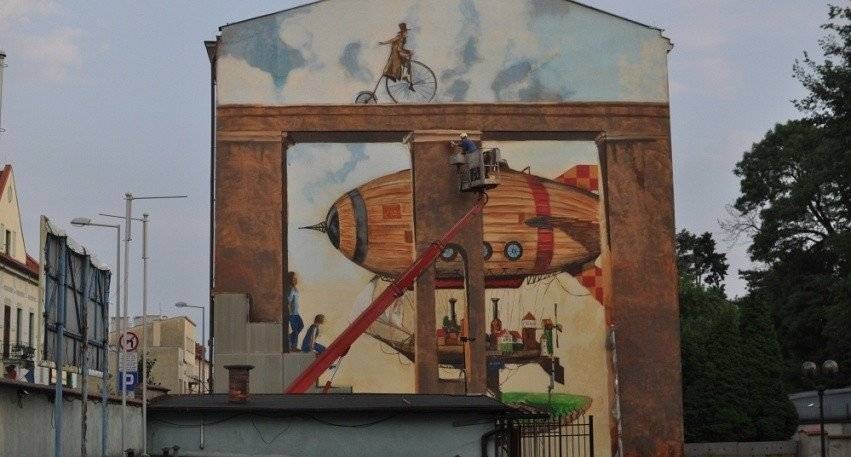 OŚWIĘCIM. Imponujący mural na ścianie banku