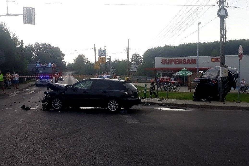 ZASOLE. Sześć osób w szpitalu po zderzeniu mazdy z bmw