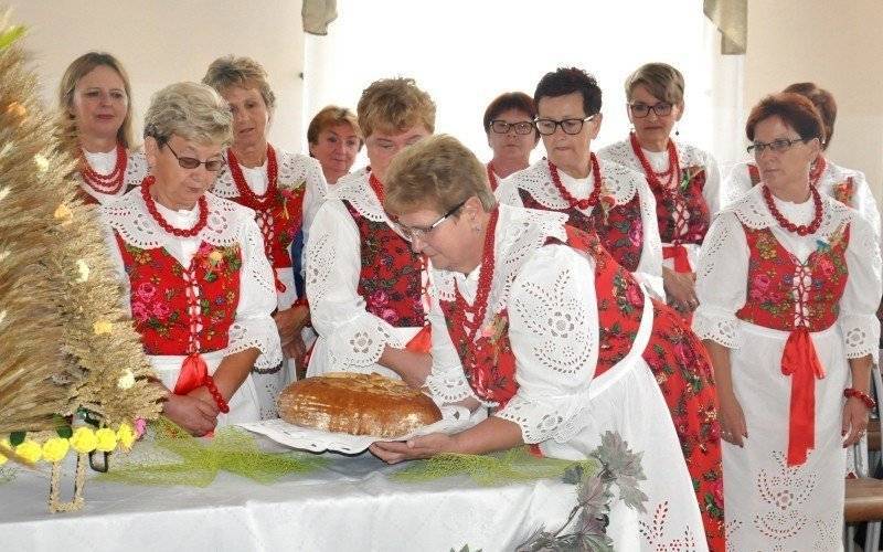 BIELANY. Dożynki - czas podziękowań i zasłużonej zabawy